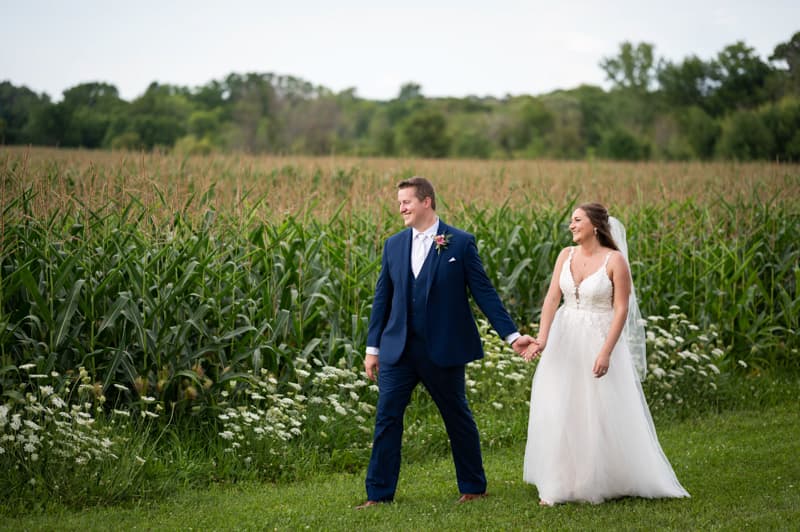 Couple at Wingate Barn in Livonia, NY | Western New York Wedding Photography