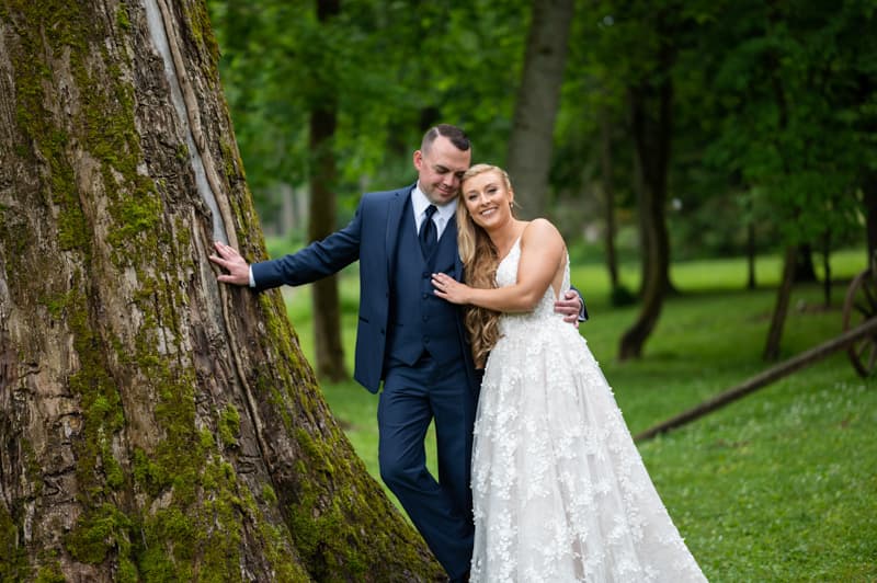 Couple at O'Briens Sleepy Hollow in Buffalo, NY | Buffalo Wedding Photography