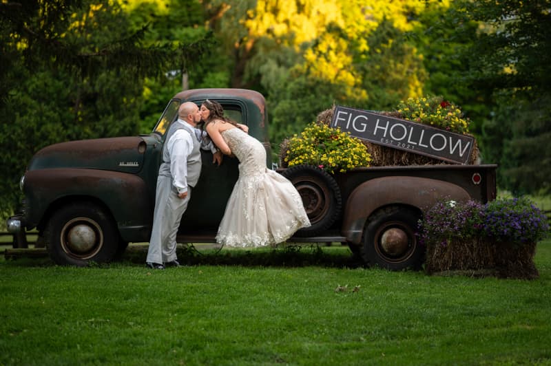 Couple at Fig Hollow in Palmyra, NY | Rochester Wedding Photography