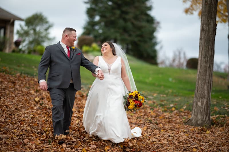 Couple at Ravenwood in Victor, NY | Rochester Wedding Photography